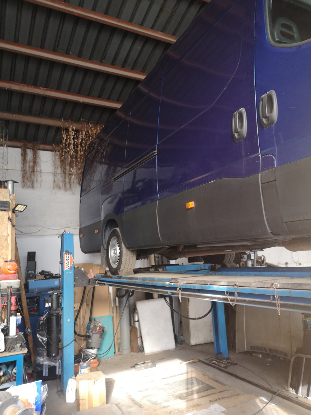 Iveco Daily дълга база в сервиза