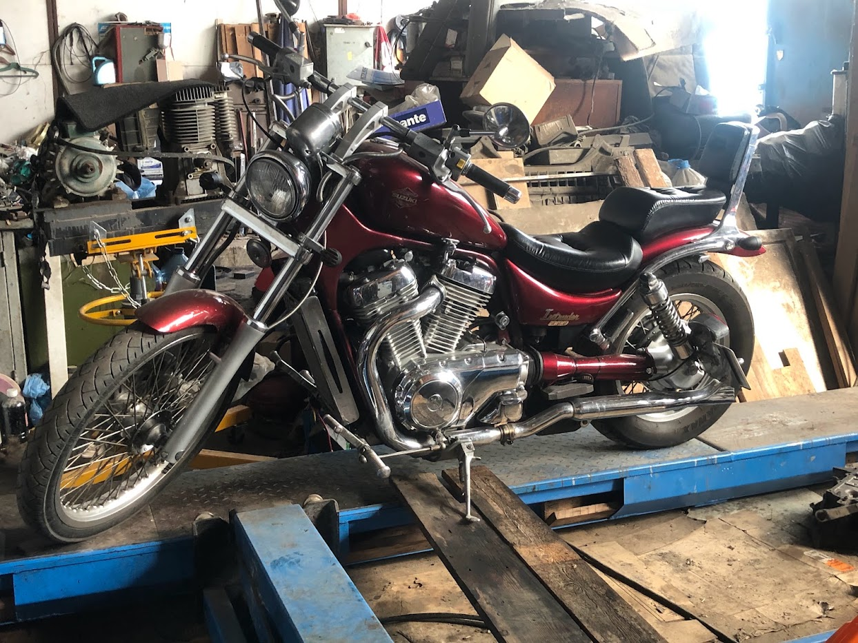 Мото chopper на подемника